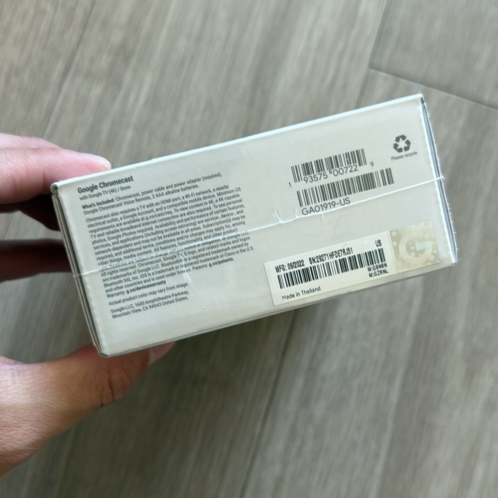 Sealed Google Chromecast with Google TV 4K - Picture 5 of 6